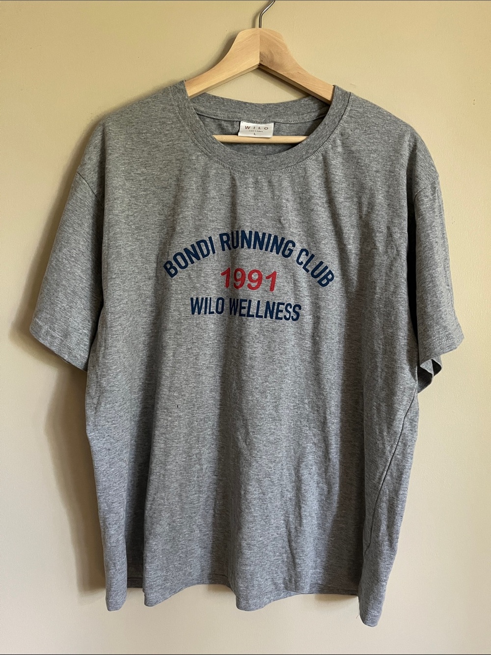 Wilo the Label Bondi Running Club Grey Graphic Tee womens size large nwot